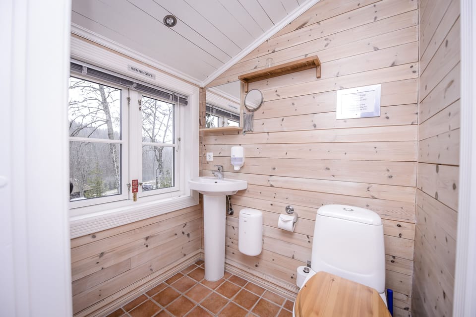 Room (A fantastic optional 3 course dinner) | Bathroom | Shower, hair dryer, heated floors, towels