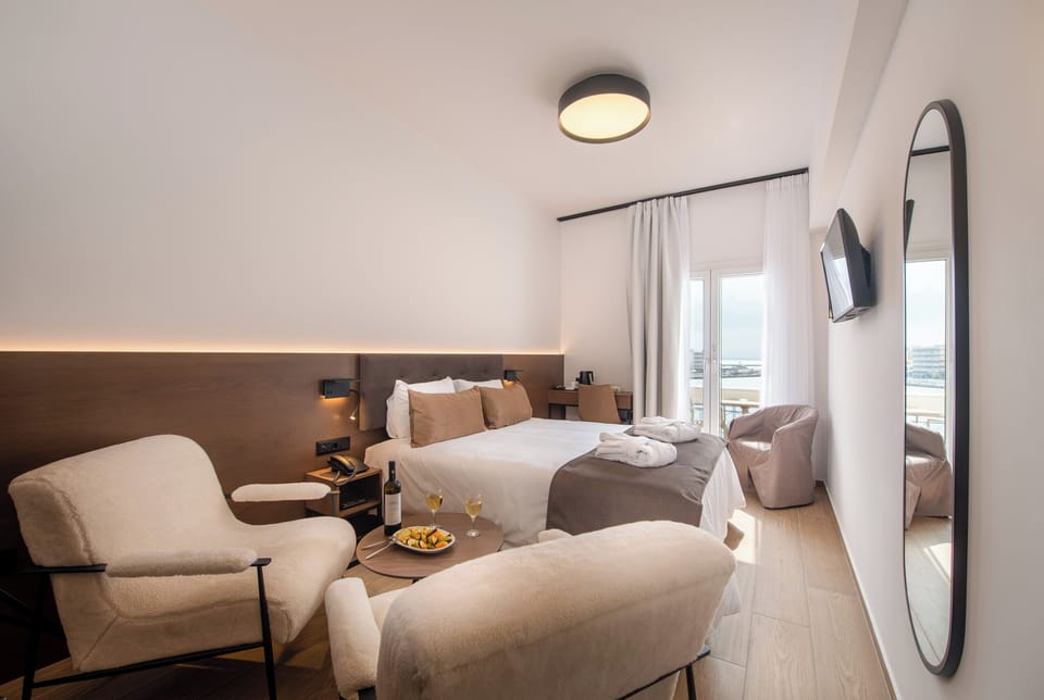 Deluxe Double Room | Premium bedding, minibar, in-room safe, desk