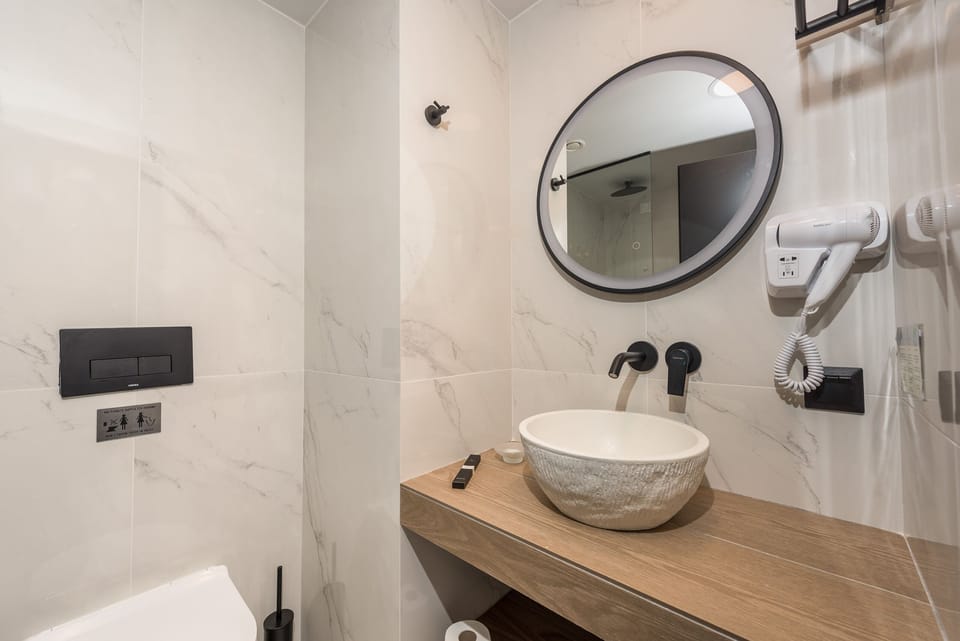 Superior Double Room, Sea View | Bathroom | Shower, hair dryer, slippers, towels