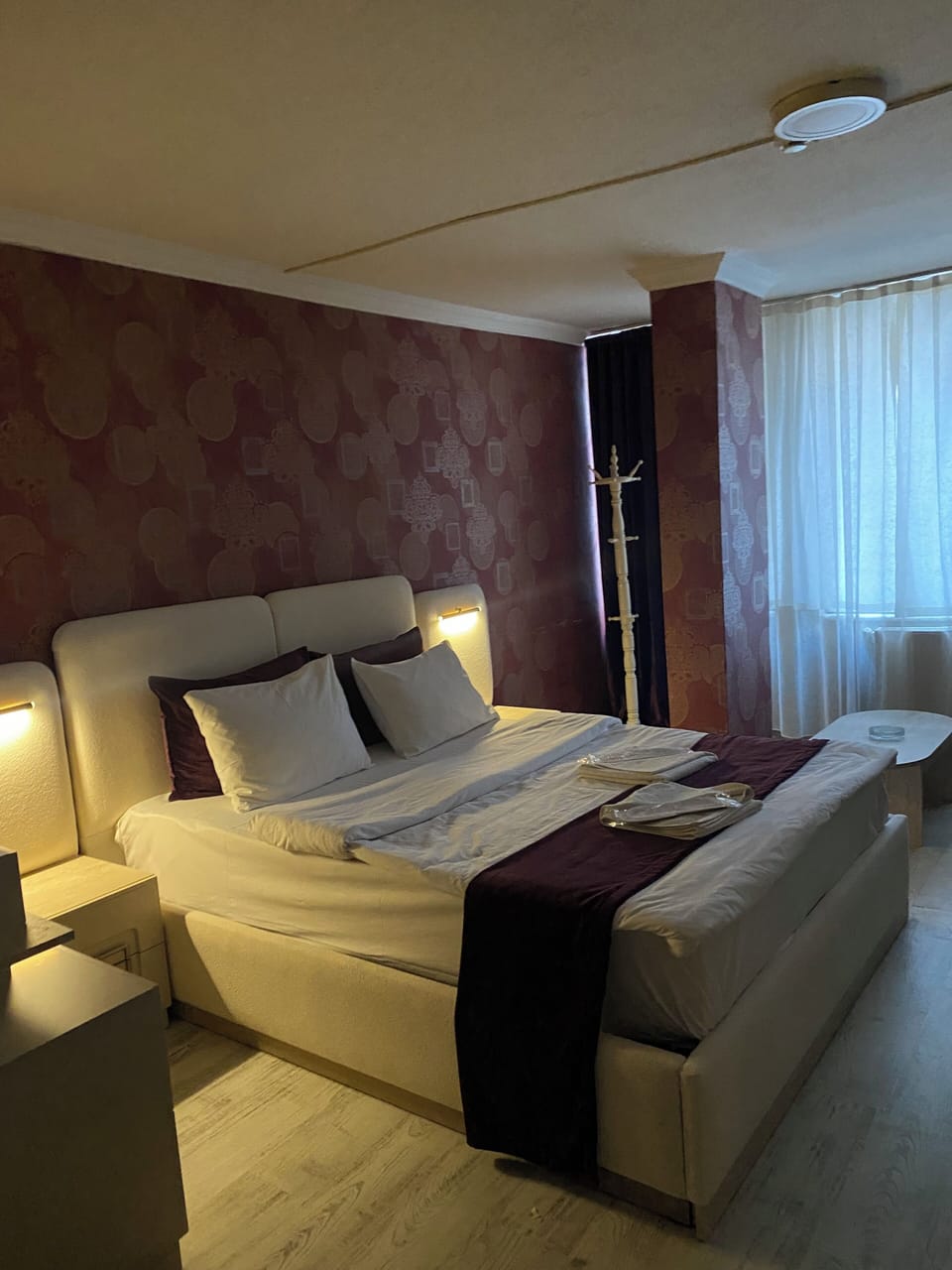 Standard Double Room | Minibar, in-room safe, desk, iron/ironing board