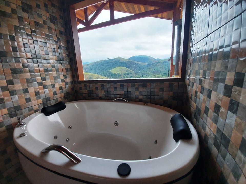 Superior Bungalow | Bathroom | Shower, free toiletries, hair dryer, towels