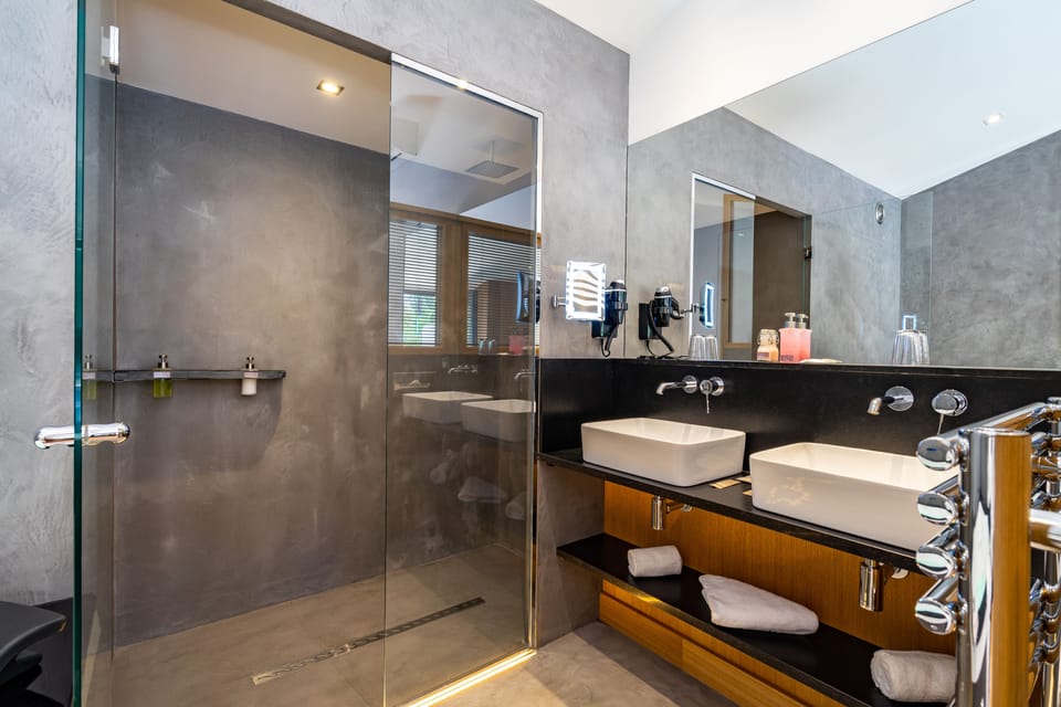 Balneo Suite  | Premium bedding, memory foam beds, minibar, in-room safe