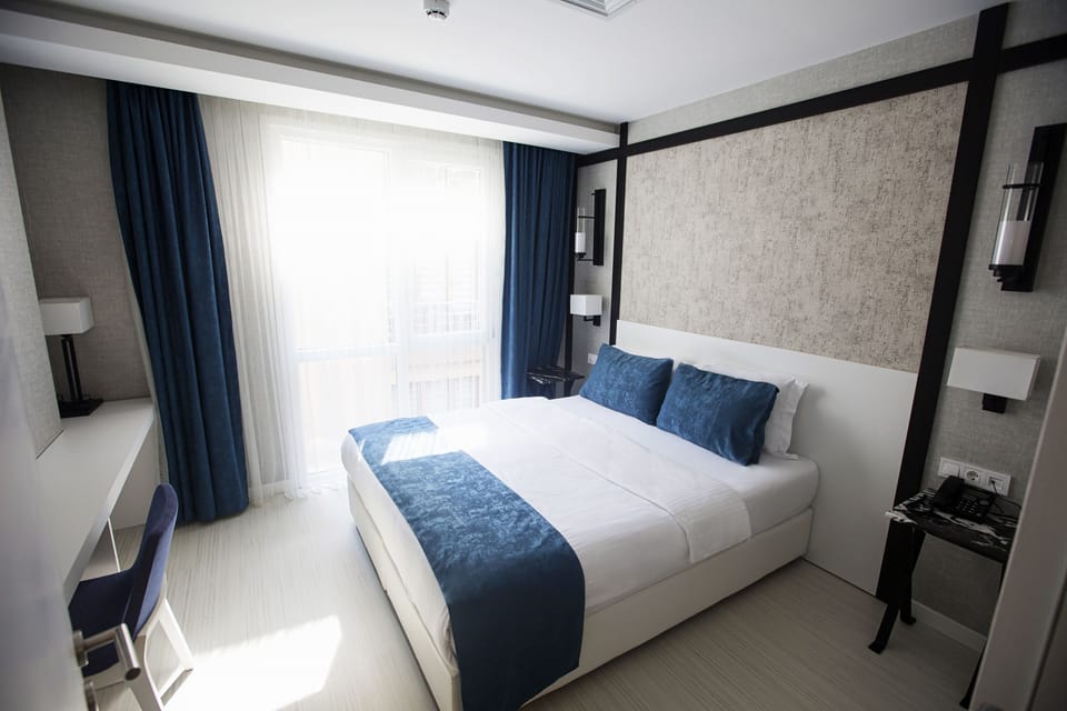 Business Double Room, 1 Bedroom, Non Smoking, City View | 1 bedroom, premium bedding, minibar, in-room safe
