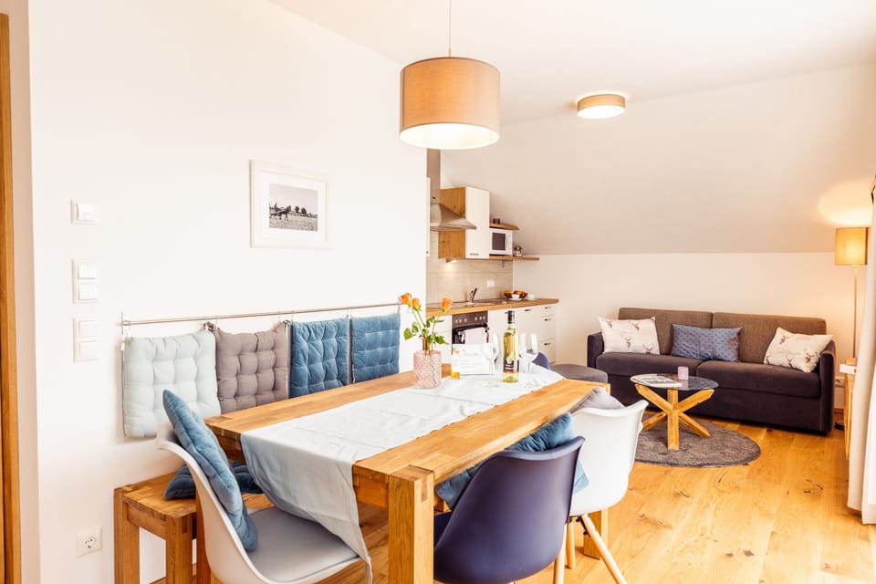 Apartment, 2 Bedrooms (6 pax, 9) | In-room dining