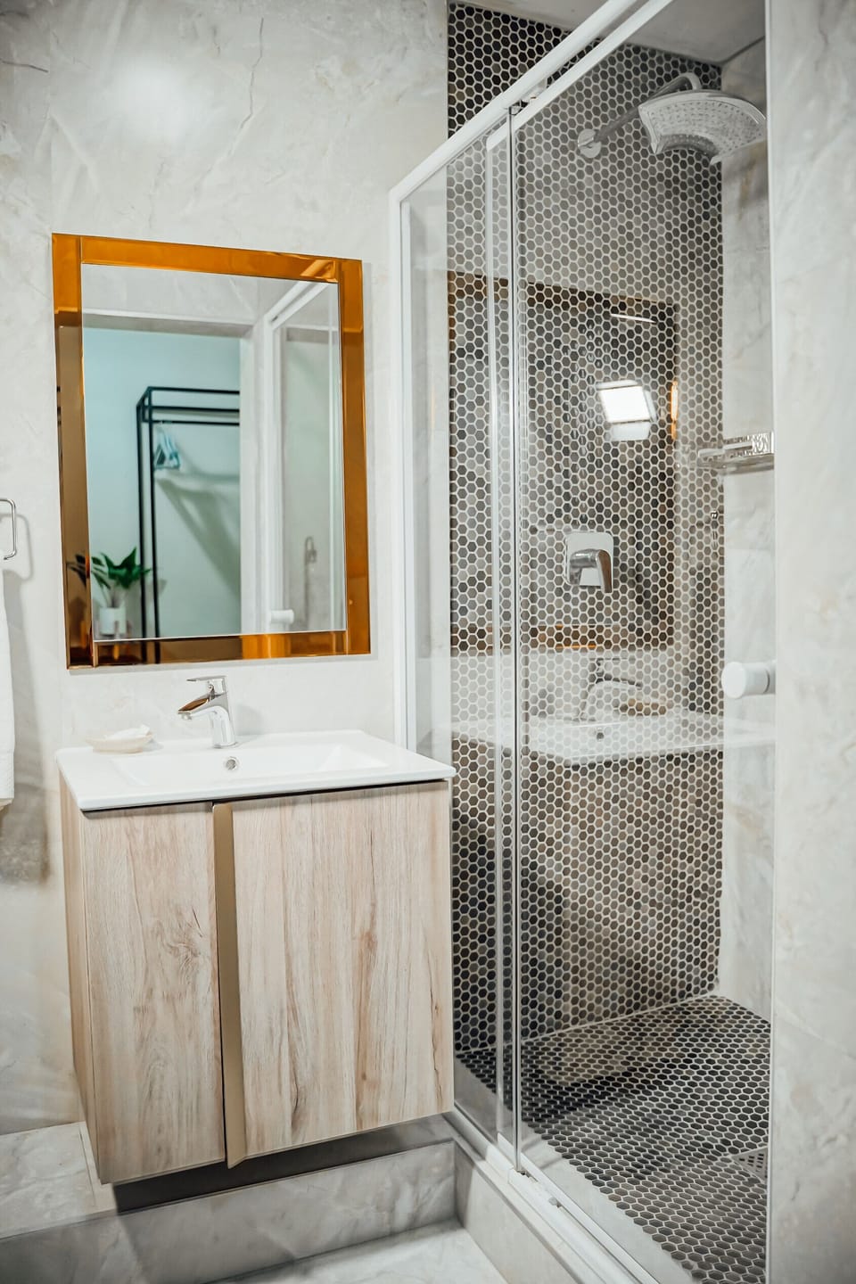 Standard Room | Bathroom | Free toiletries, towels