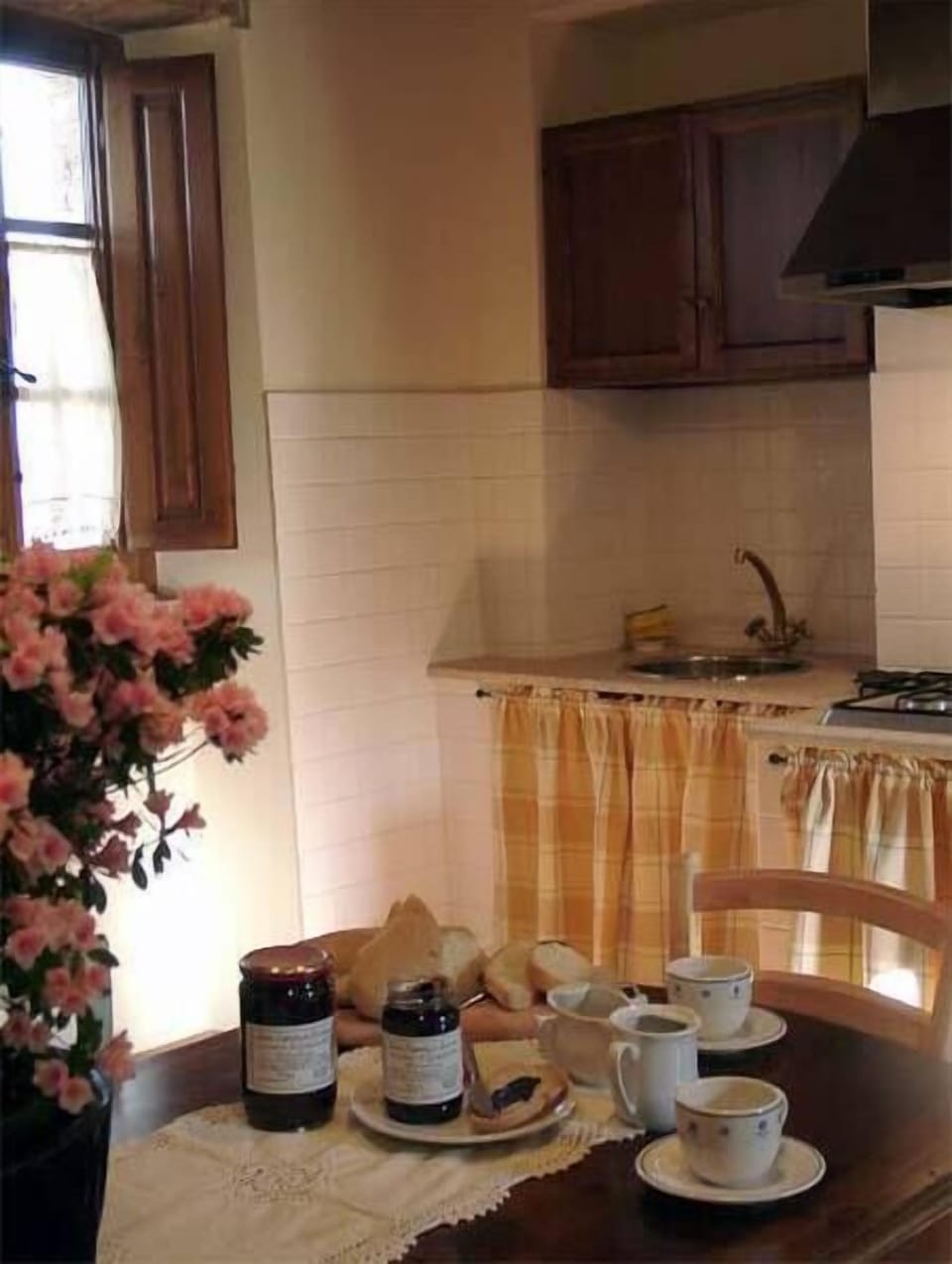 Panoramic Apartment, 2 Bedrooms, Kitchenette, Lake View | In-room dining