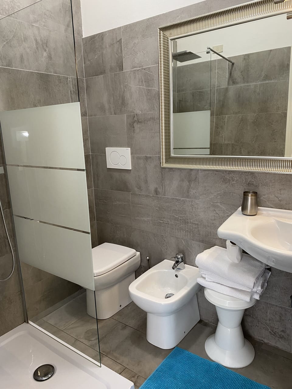 Deluxe Triple Room, 2 Bedrooms, Sea View | Bathroom | Shower, free toiletries, hair dryer, bidet