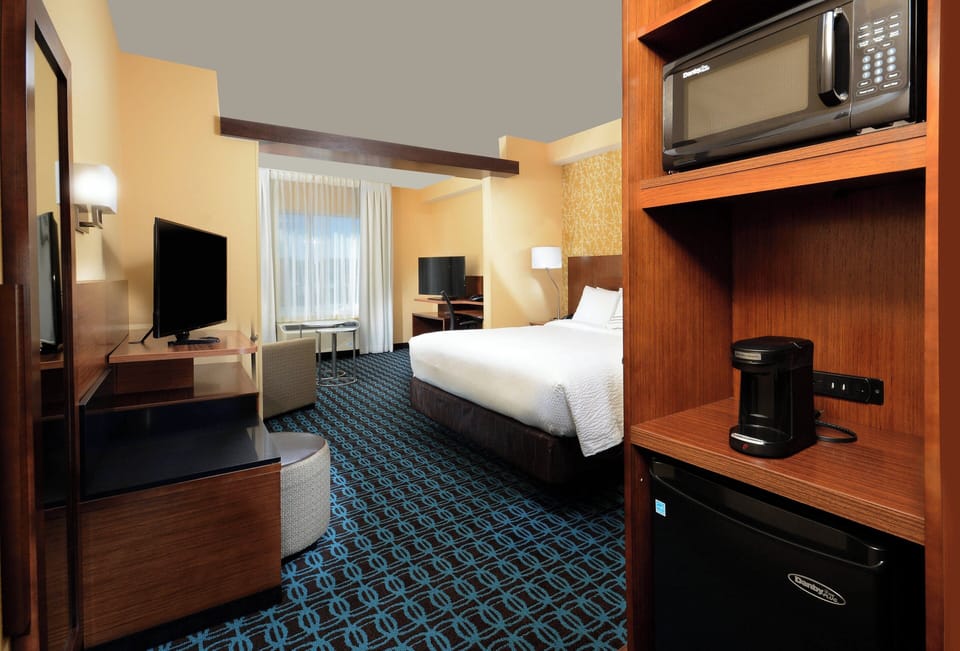 Pillowtop beds, desk, laptop workspace, blackout drapes