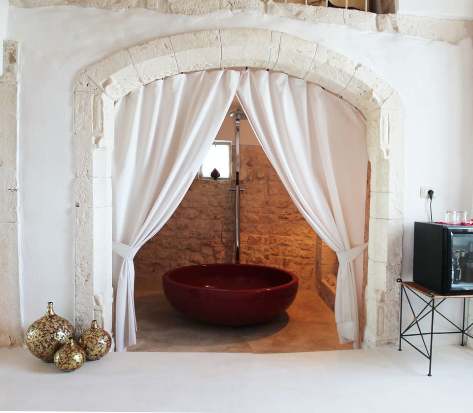 Romantic Room | Deep soaking bathtub