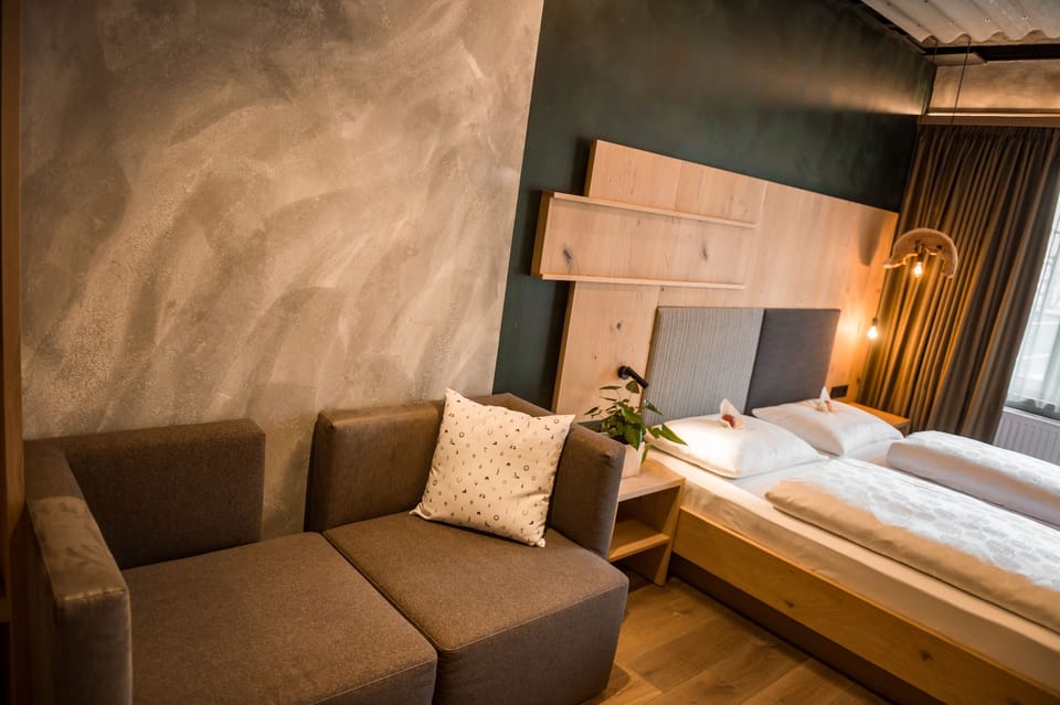 Deluxe Double or Twin Room | Hypo-allergenic bedding, minibar, in-room safe, desk