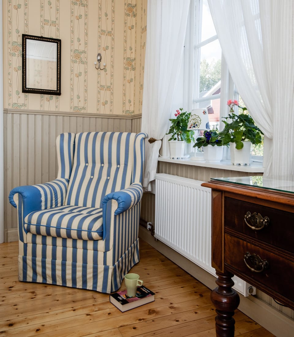Double Room, Shared Bathroom | Desk, blackout drapes, iron/ironing board (on request), WiFi (free)