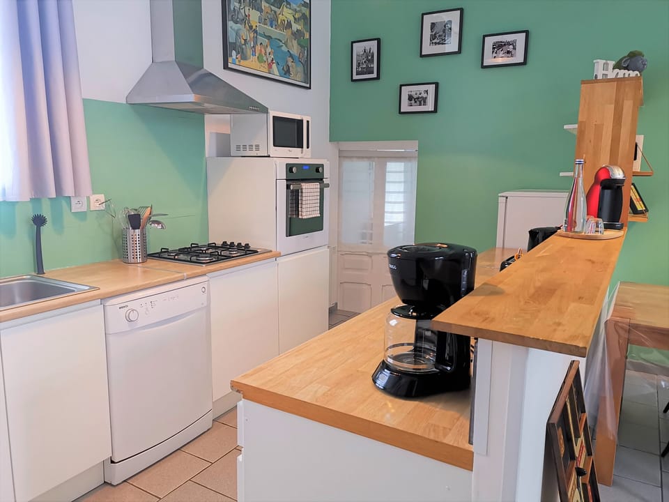 Comfort Apartment, 1 Bedroom, Non Smoking, Kitchen (La Marelle) | Premium bedding, memory foam beds, blackout drapes