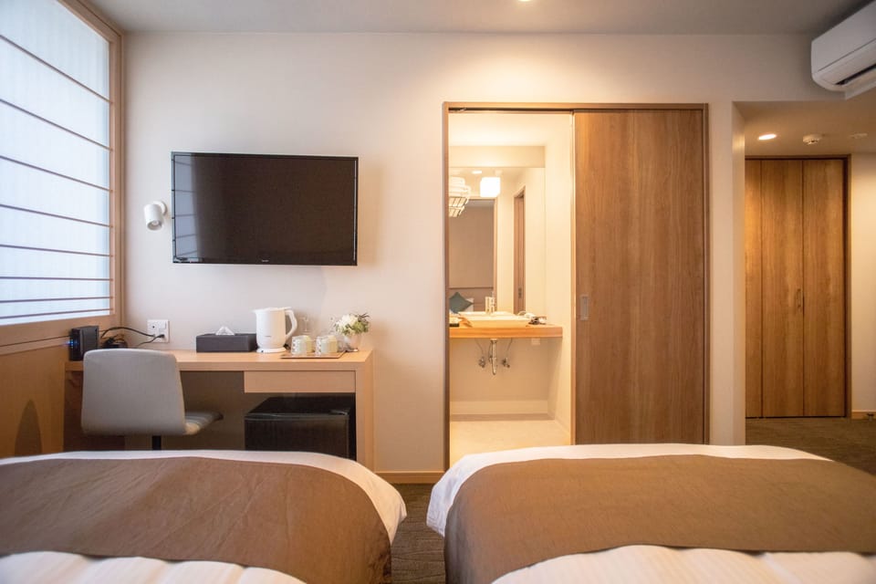 Standard Twin Room | Desk, iron/ironing board, free WiFi