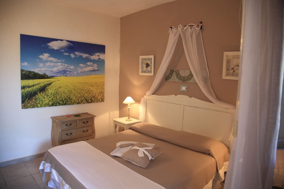 Double Room | In-room safe, desk, free WiFi, bed sheets