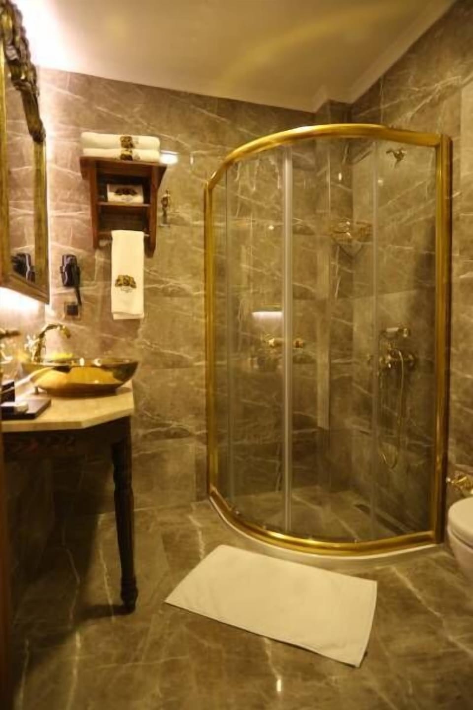 Standard Double Room | Bathroom | Shower, free toiletries, hair dryer, slippers