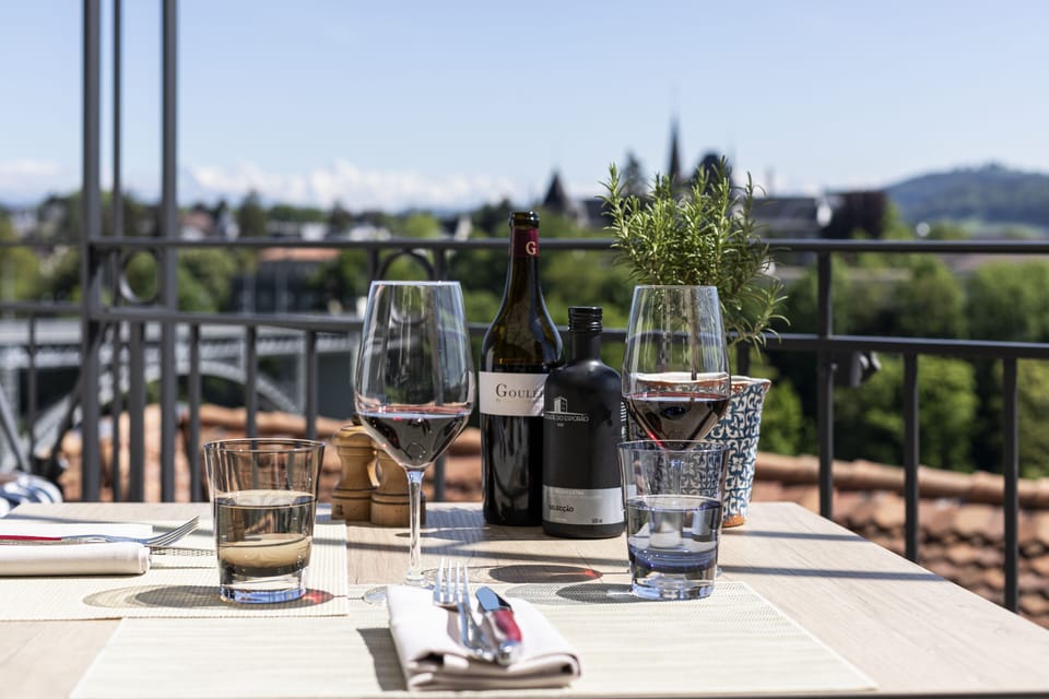 Breakfast, lunch, dinner served; international cuisine, garden views 