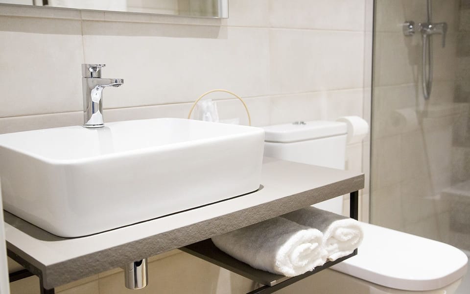 Bathroom sink