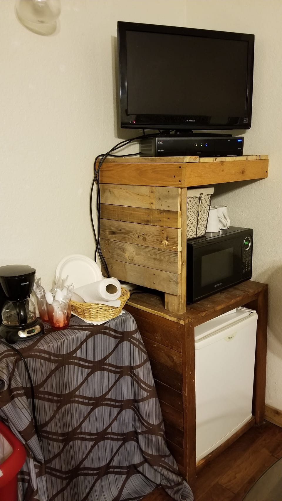 Almond Cabin, 2 Stories, Kitchenette | Private kitchenette | Coffee/tea maker