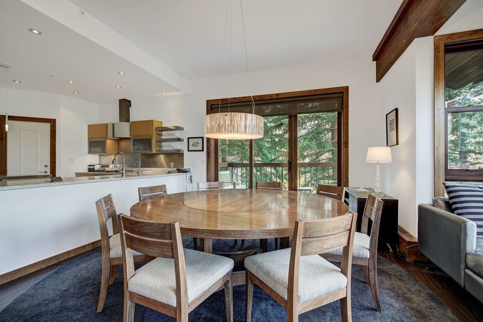 Condo, 2 Bedrooms | Dining