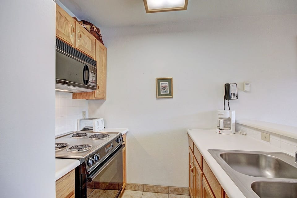 Condo, 2 Bedrooms | Private kitchen | Full-size fridge, microwave, oven, stovetop