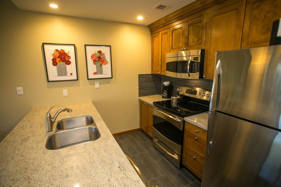 Condo, 1 Bedroom | Private kitchen | Full-size fridge, microwave, oven, stovetop