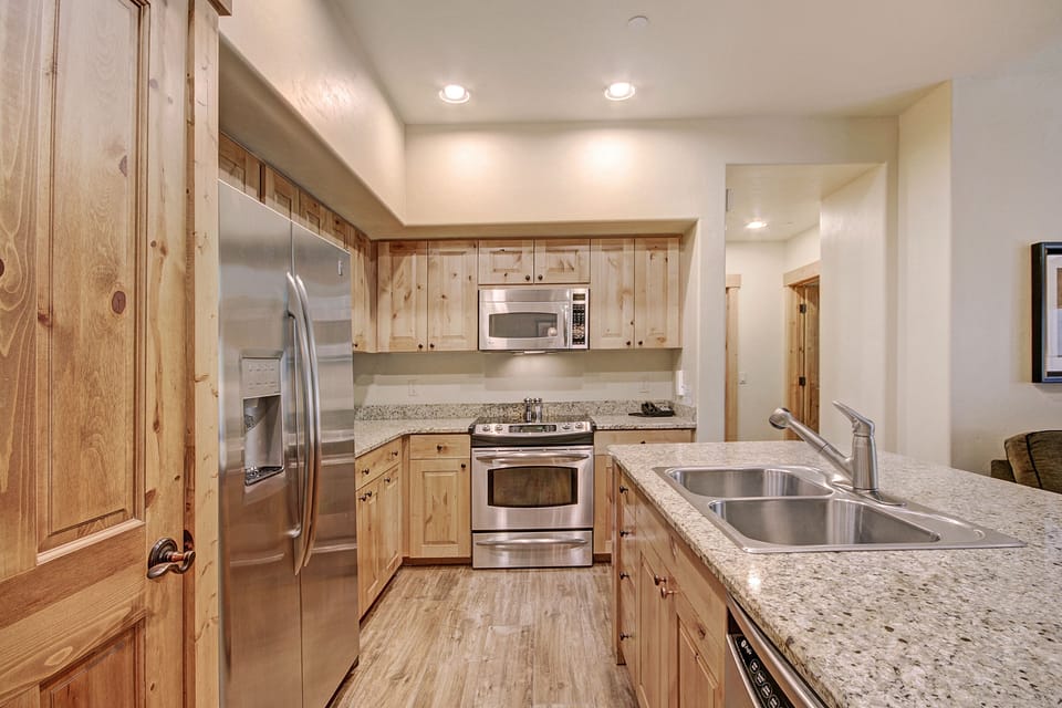 Townhome, 2 Bedrooms | Private kitchen | Full-size fridge, microwave, oven, stovetop