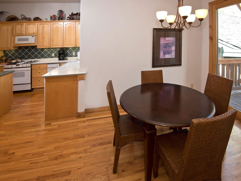 Townhome, 4 Bedrooms | Dining