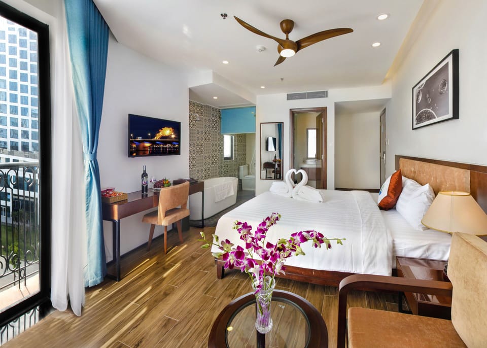 Suite, City View | Premium bedding, memory foam beds, minibar, in-room safe