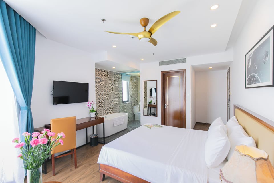 Suite, City View | Premium bedding, memory foam beds, minibar, in-room safe