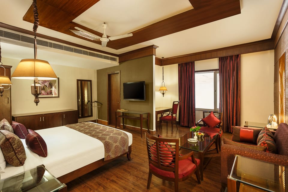 Suite | In-room safe, iron/ironing board, free WiFi, bed sheets