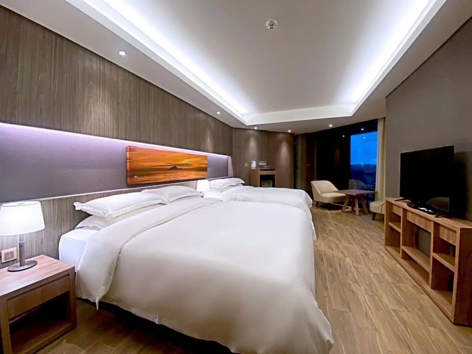 Imperial Corner Room | Premium bedding, down comforters, minibar, in-room safe