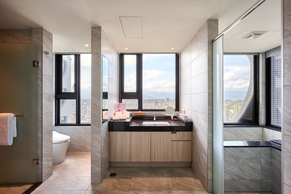 Separate tub and shower, spring water tub, hydromassage showerhead