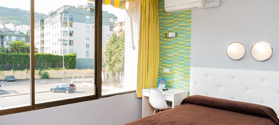 Double Room | Desk, soundproofing, cribs/infant beds, rollaway beds
