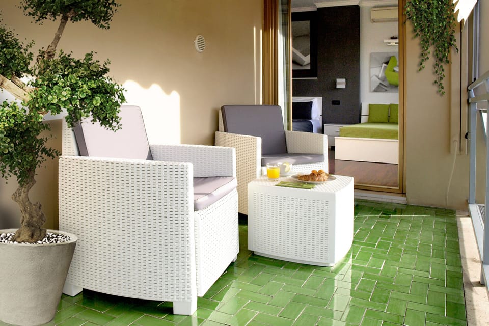 Deluxe Room (Private bathroom) | Balcony
