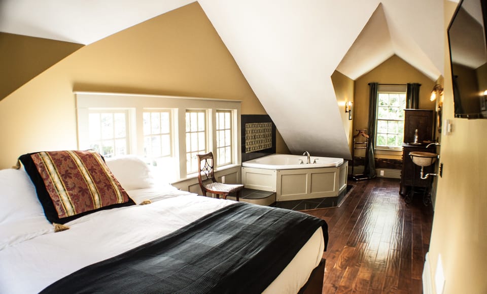 Elton | Egyptian cotton sheets, premium bedding, down comforters, pillowtop beds