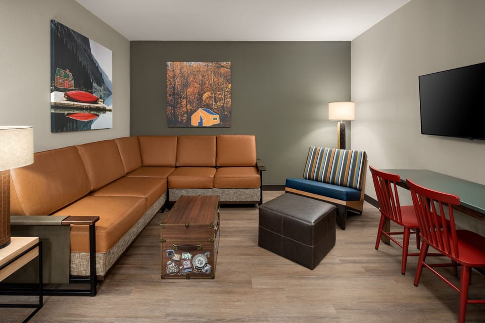 Grizzly Bear - Water Park Included | In-room safe, laptop workspace, free cribs/infant beds, Internet