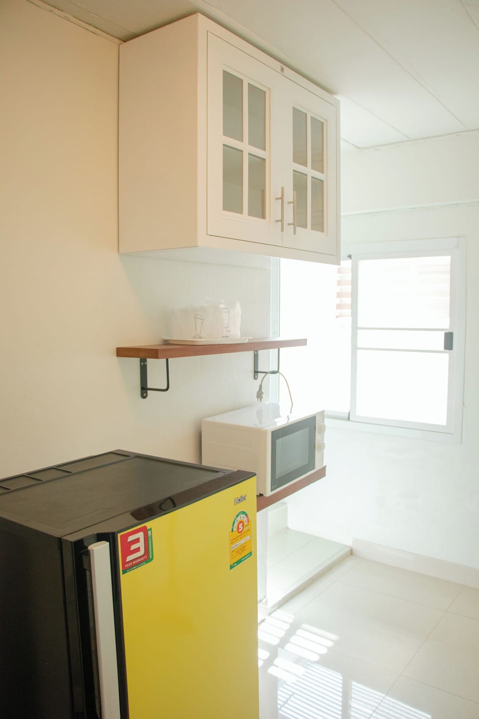 Family Room, Non Smoking | Private kitchen | Fridge