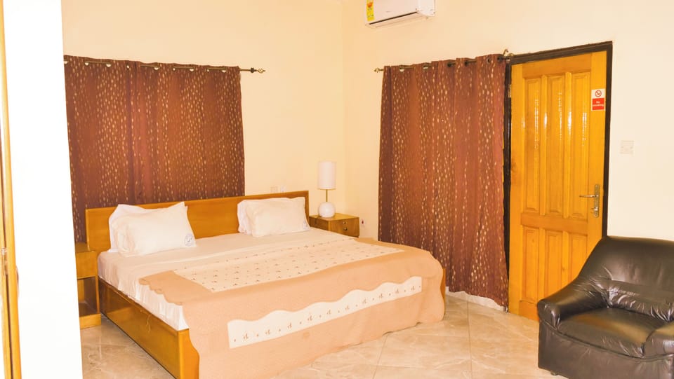 Standard Double Room, Balcony | Desk, laptop workspace, WiFi (free), bed sheets