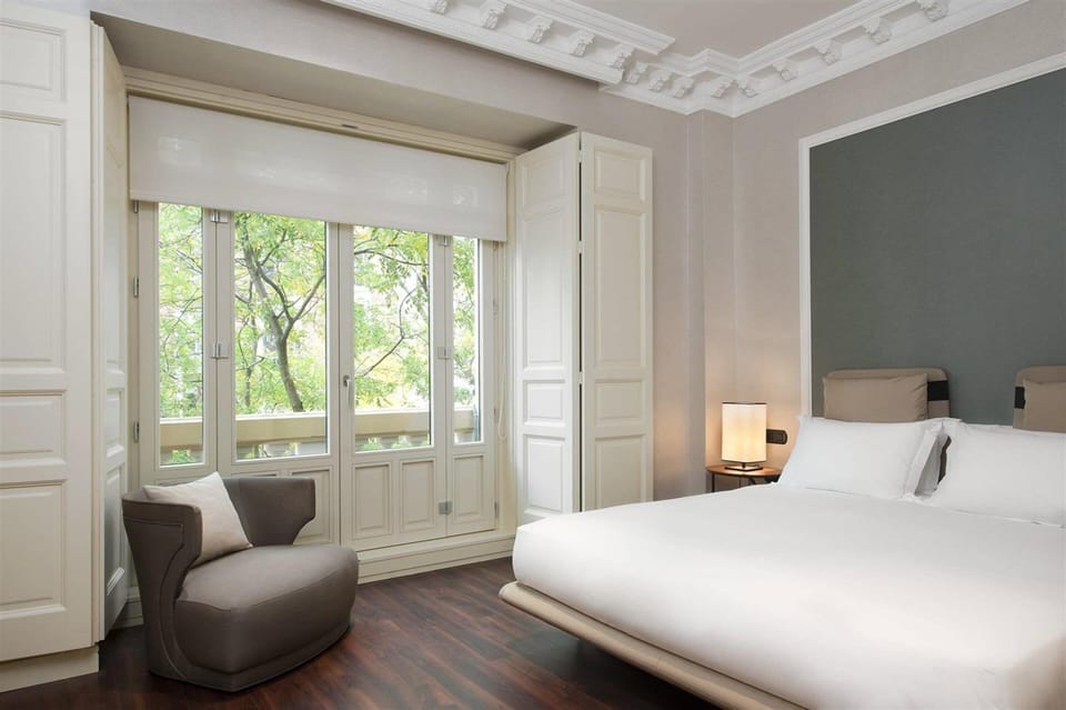 Deluxe Room | Premium bedding, free minibar, in-room safe, desk