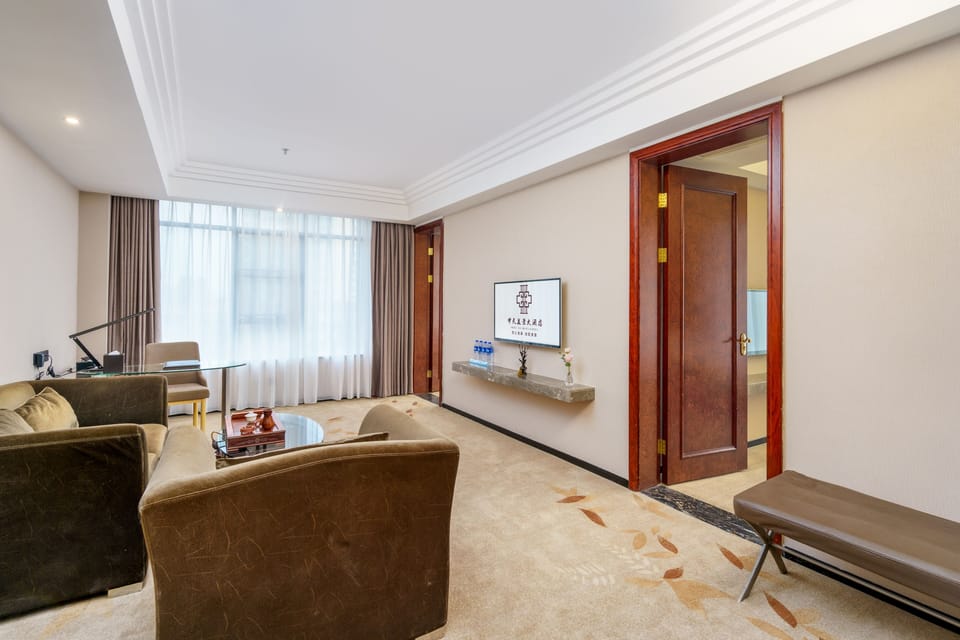 Family Suite | Premium bedding, desk, blackout drapes, soundproofing