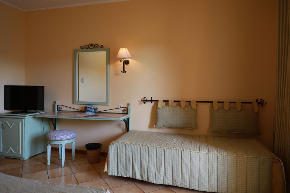 Minibar, in-room safe, blackout drapes, bed sheets