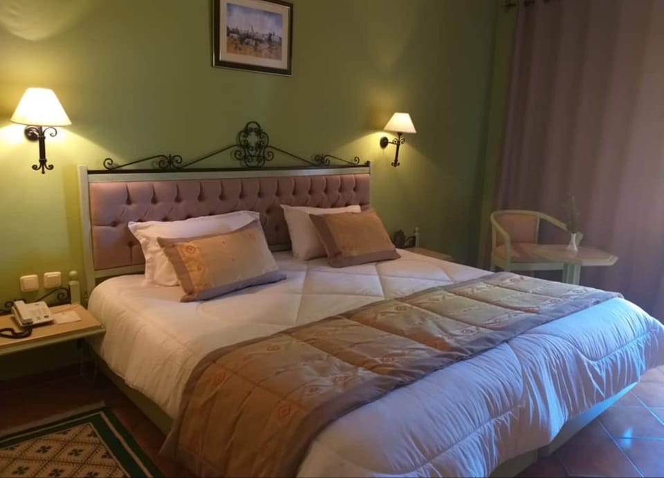Minibar, in-room safe, blackout drapes, bed sheets