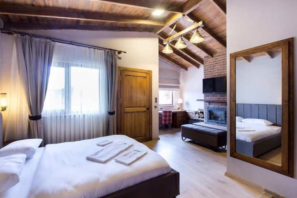 Suite Room | Select Comfort beds, minibar, iron/ironing board, free WiFi