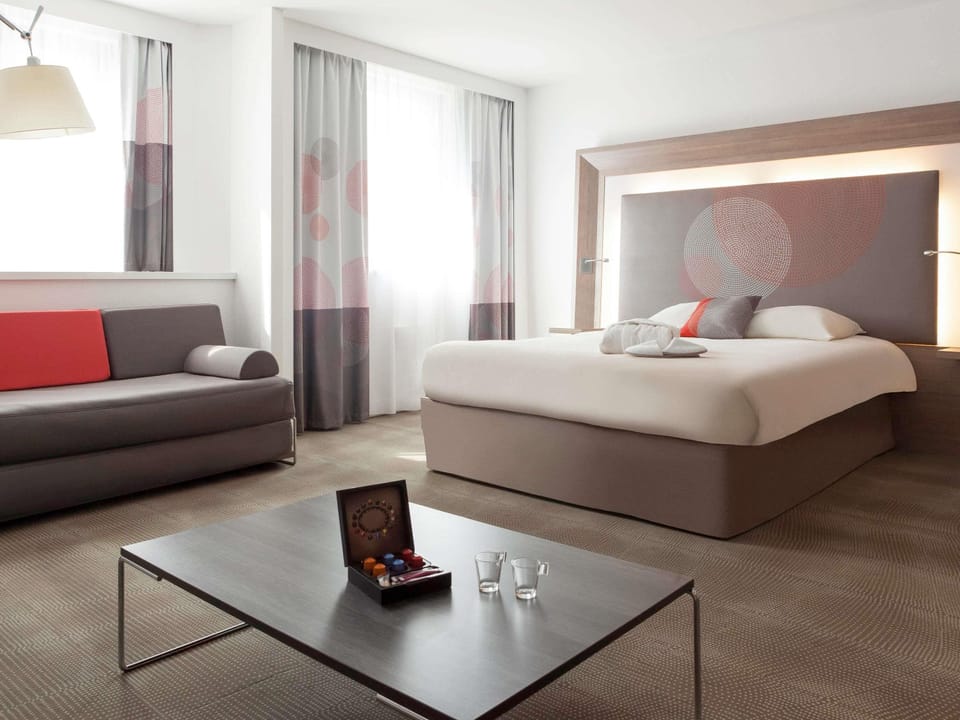 Suite, 1 King Bed | In-room safe, desk, blackout drapes, soundproofing