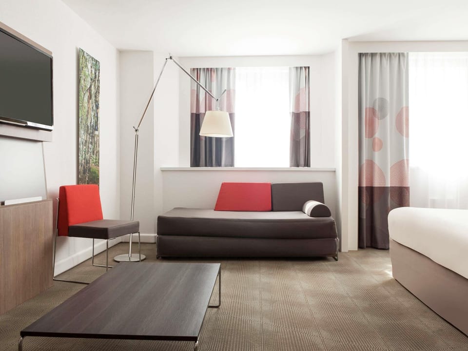 Suite, 1 King Bed | In-room safe, desk, blackout drapes, soundproofing