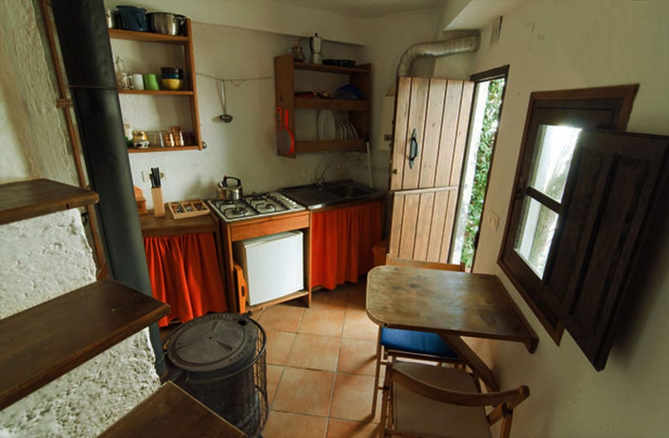 House, 1 Bedroom, Annex Building | Private kitchen | Stovetop, cookware/dishes/utensils