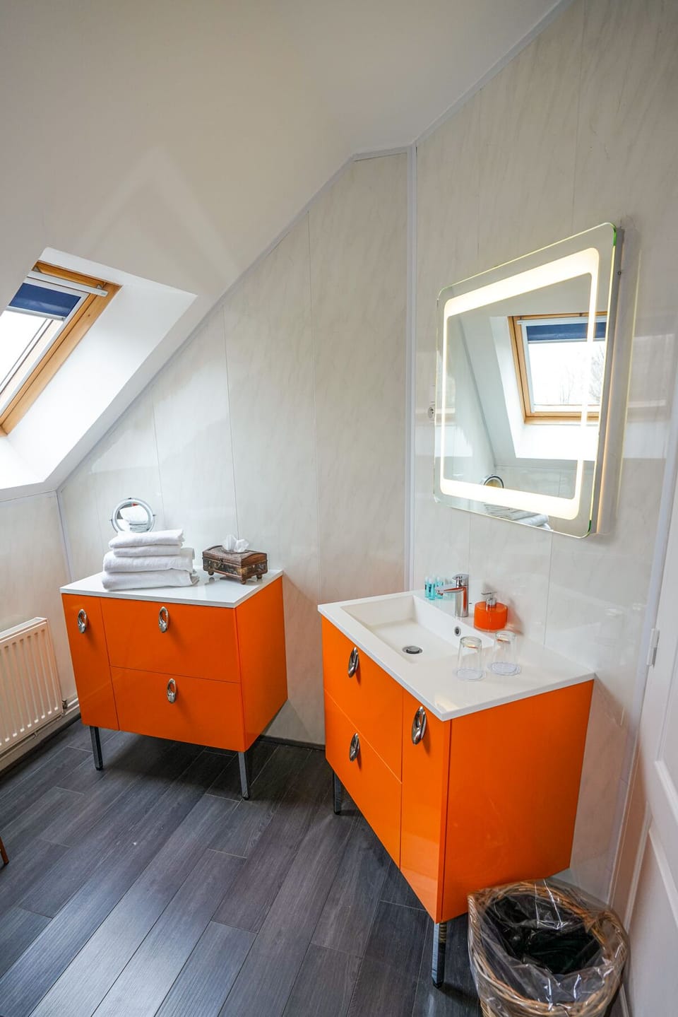 Room (Scandinave) | Bathroom | Shower, free toiletries, hair dryer, towels