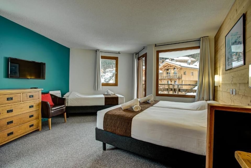 Triple Room, Balcony | Premium bedding, desk, cribs/infant beds, free WiFi