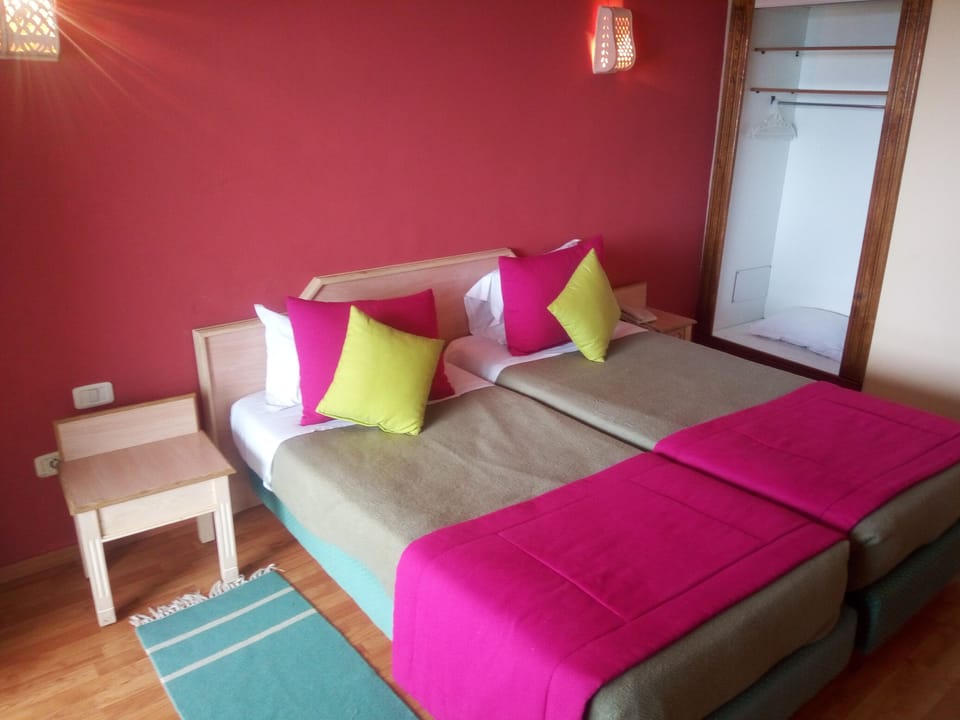 Basic Single Room | Blackout drapes, free cribs/infant beds, free WiFi