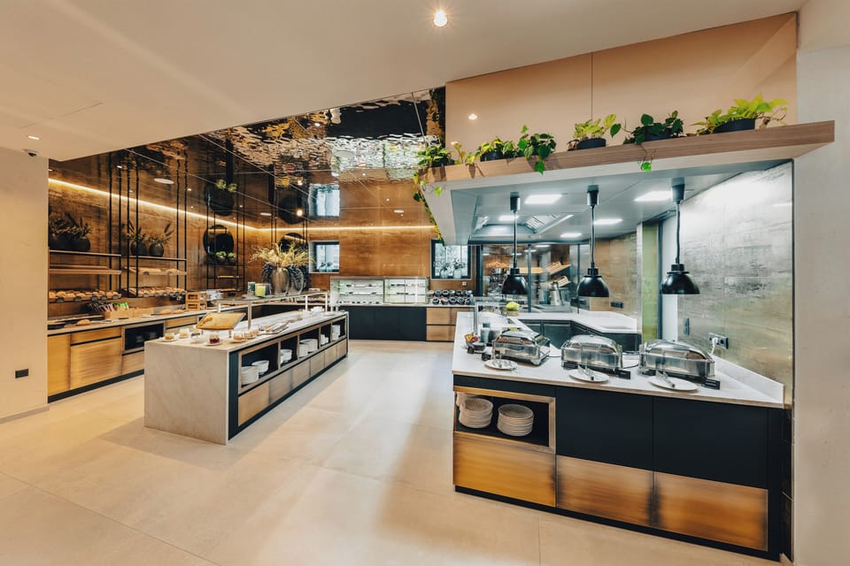 Free daily buffet breakfast
